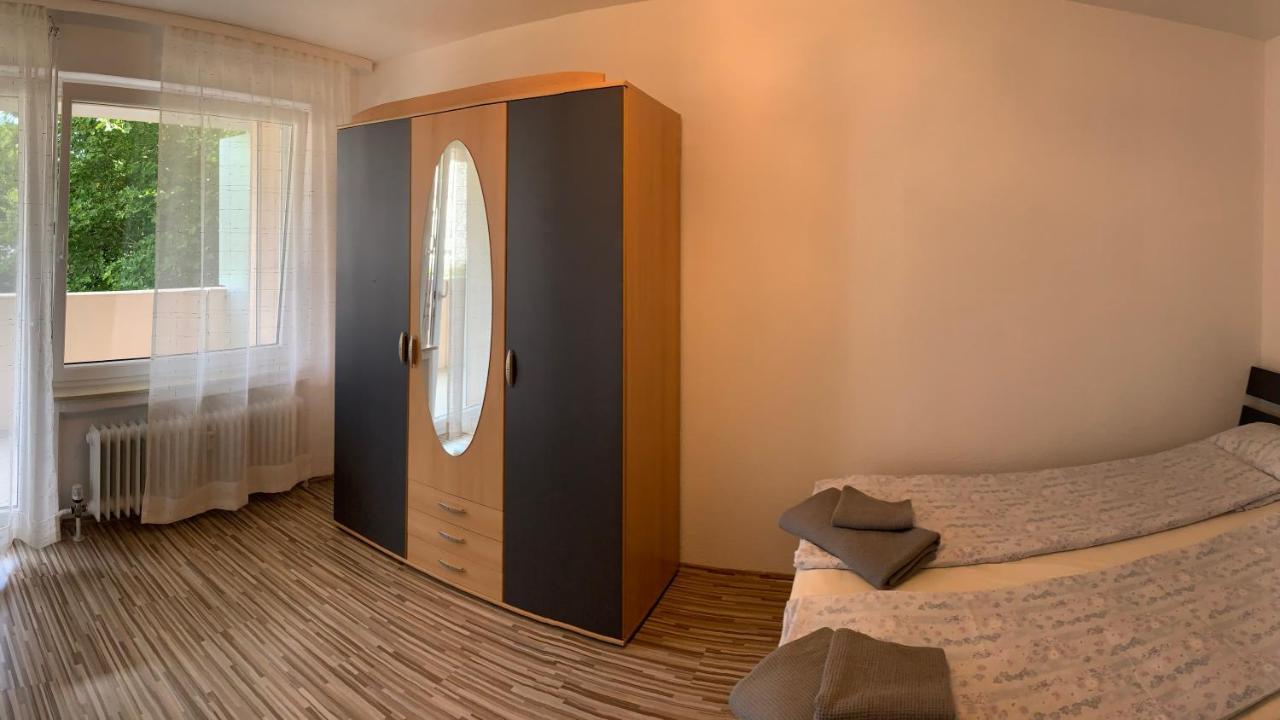 Grosse Und Helle Ferien Wohnung Mit Parkplatzen Лауфенбург Экстерьер фото